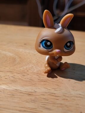 BUNNY RABBIT #220  Littlest Pet Shop  Hasbro LPS